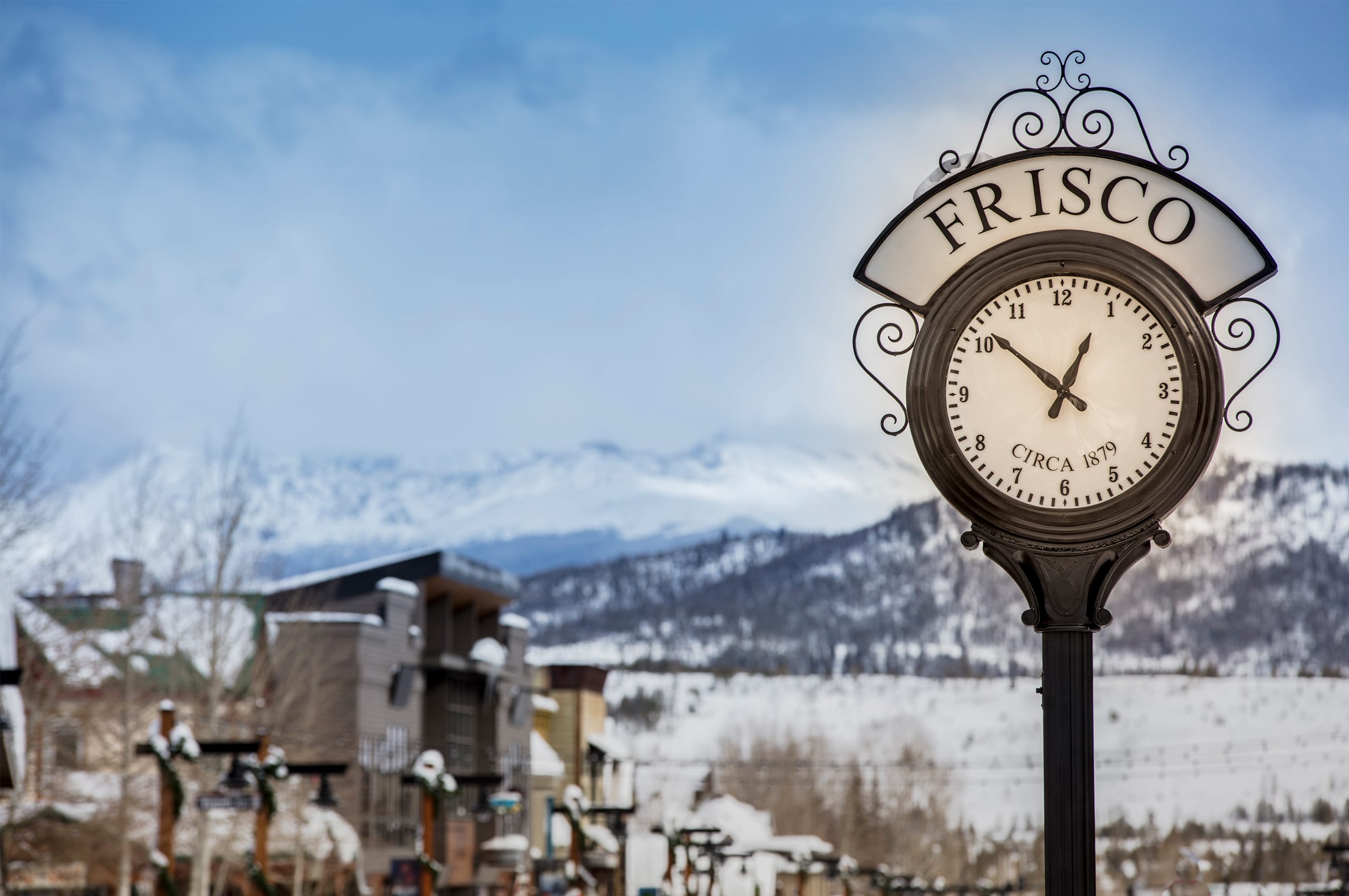 Frisco clock on Main Street in winter