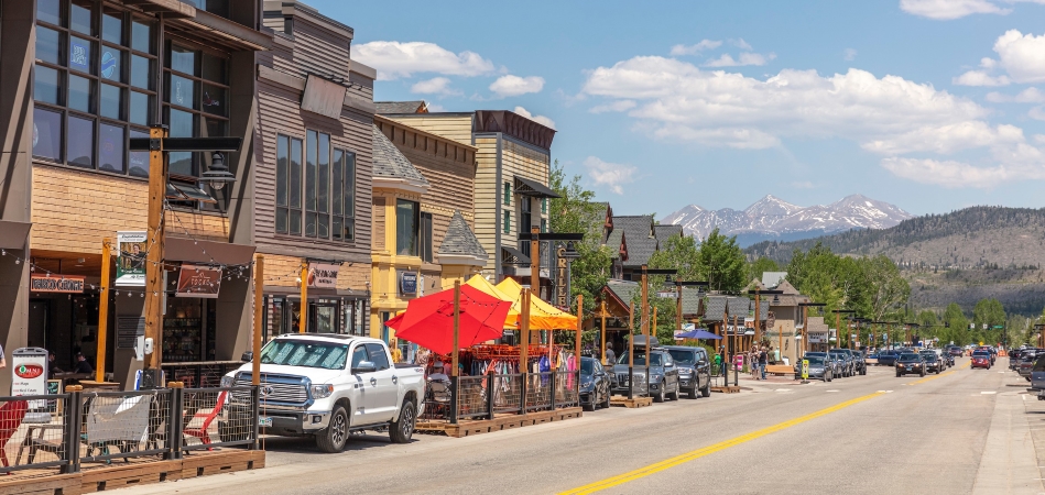 Parklets Available to Main Street Area Businesses for Summer: Application, Paperwork, & Payment Due May 15, 2026